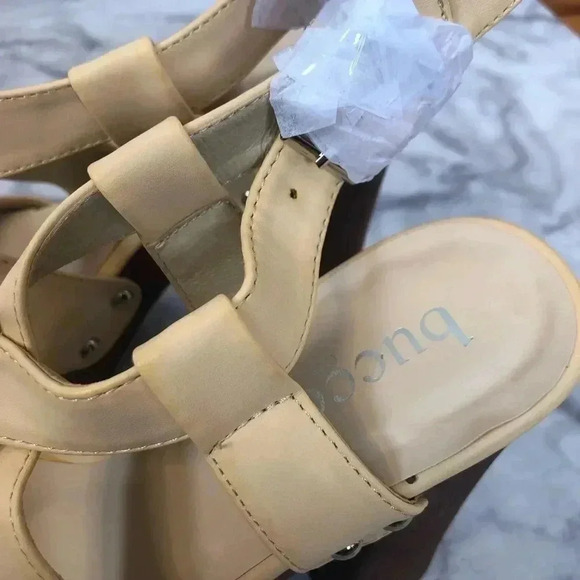 NWT Bucco Erikine Cream Faux Leather Strappy Heels Sandals Women's Size 8 9.5 - Picture 5 of 7